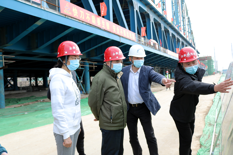 合肥市國資委黨委書記、主任張毅蒞臨繁華大道橋項目指導(dǎo)疫情防控工作 (2)