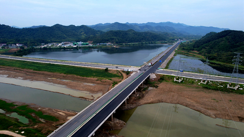 【路橋“競”行時(shí)】G530查橋至牛磯段:用心用力加速“皖贛”交通互聯(lián)2